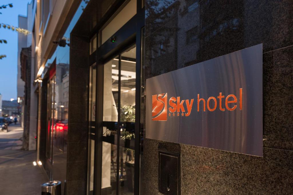 Sky Hotel photo