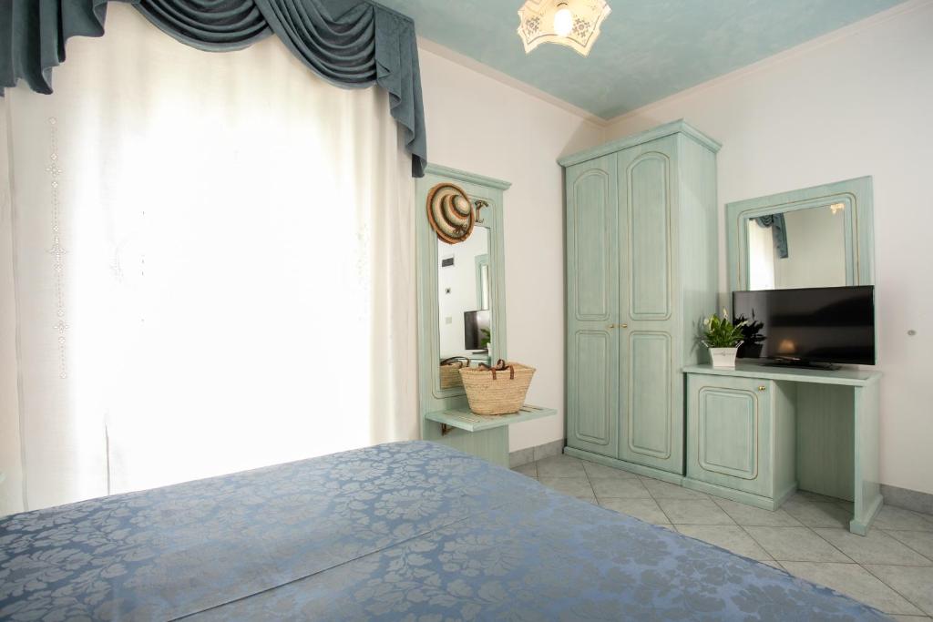 Hotel Elpiro — Hotel rooms in Jesolo, Veneto