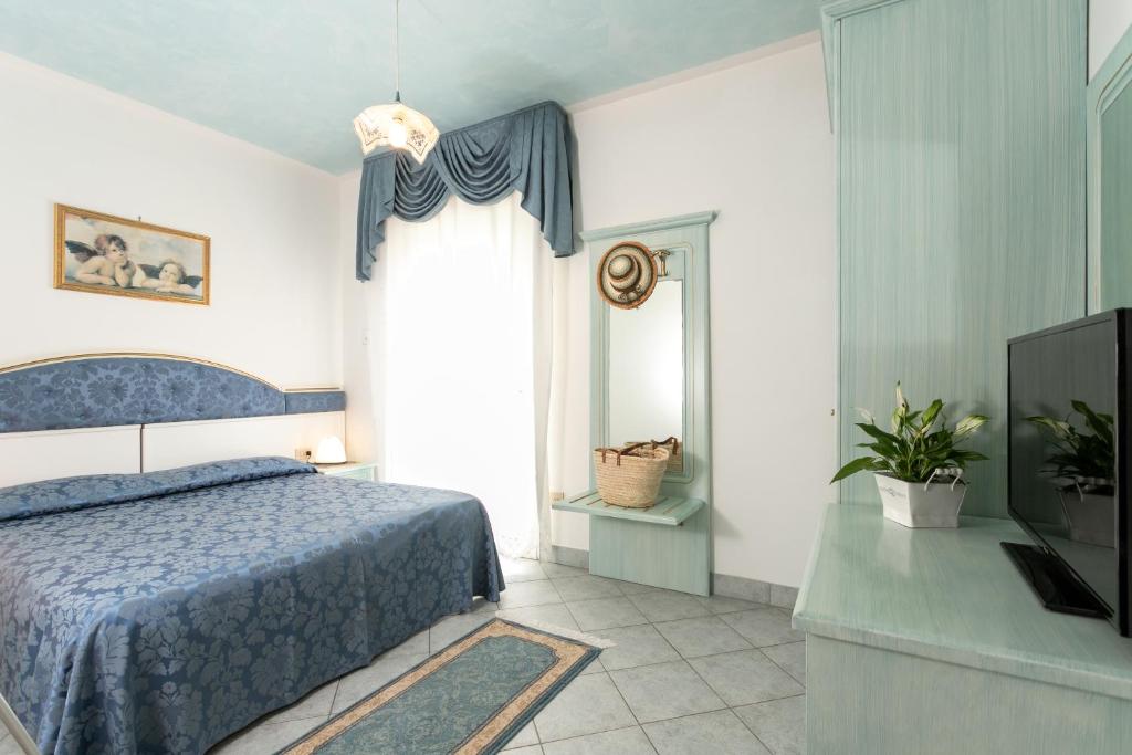 Hotel Elpiro — Hotel rooms in Jesolo, Veneto