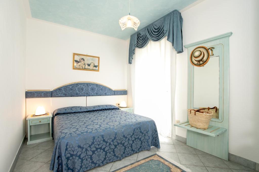 Hotel Elpiro — Hotel rooms in Jesolo, Veneto
