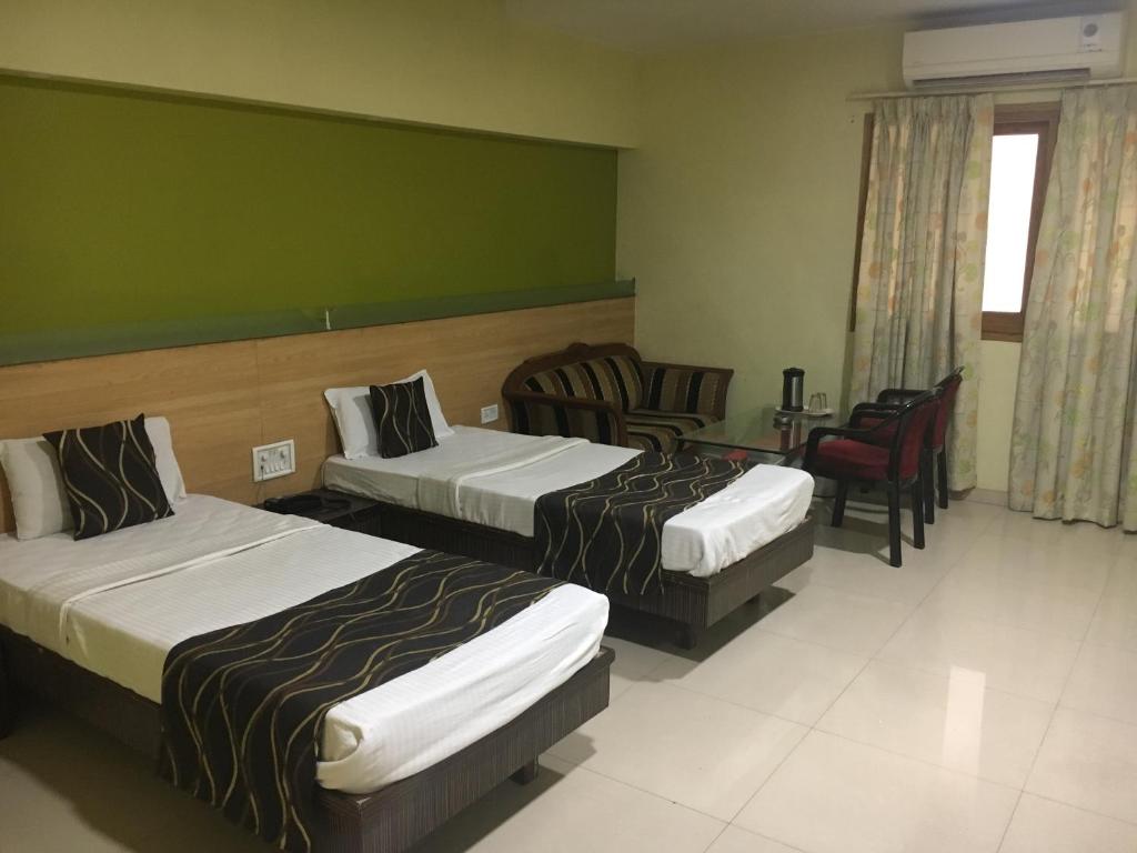 Poonam Hotel photo