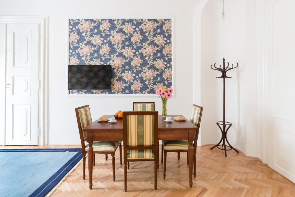 Barbo Palace Apartments and Rooms 4