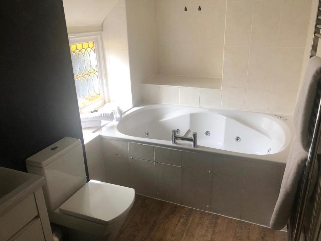 ザ フープス イン (The Hoops Inn)