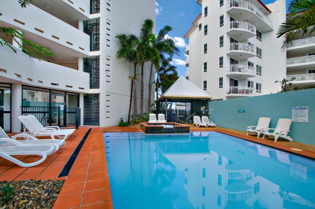 オーシャン ブールバール ホリデー アパートメント (Ocean Boulevard Holiday Apartments) スイミングプール
