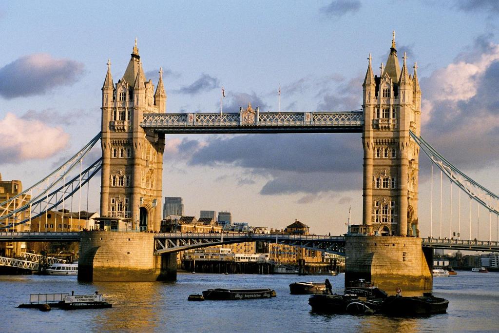 Trendy 2 Bedroom apartment in vibrant Shoreditch, central London zone 1 free WiFi - sleeps 4+2 — Hotel in London