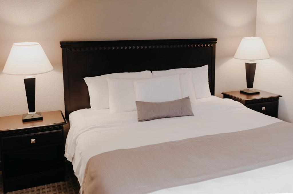 Eastland Suites Hotel and Conference Center  photo