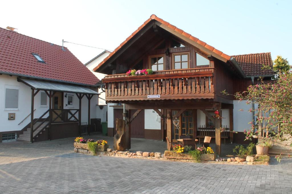 großes & gemütliches Ferienhaus 100qm - 2 Balkone, große Terrasse, W-LAN und Parkplatz