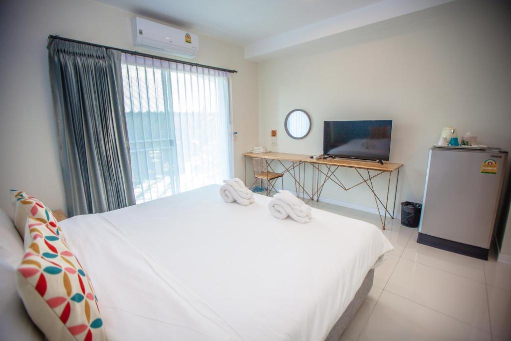 Szoba nagy franciaággyal - kilátással a kertre