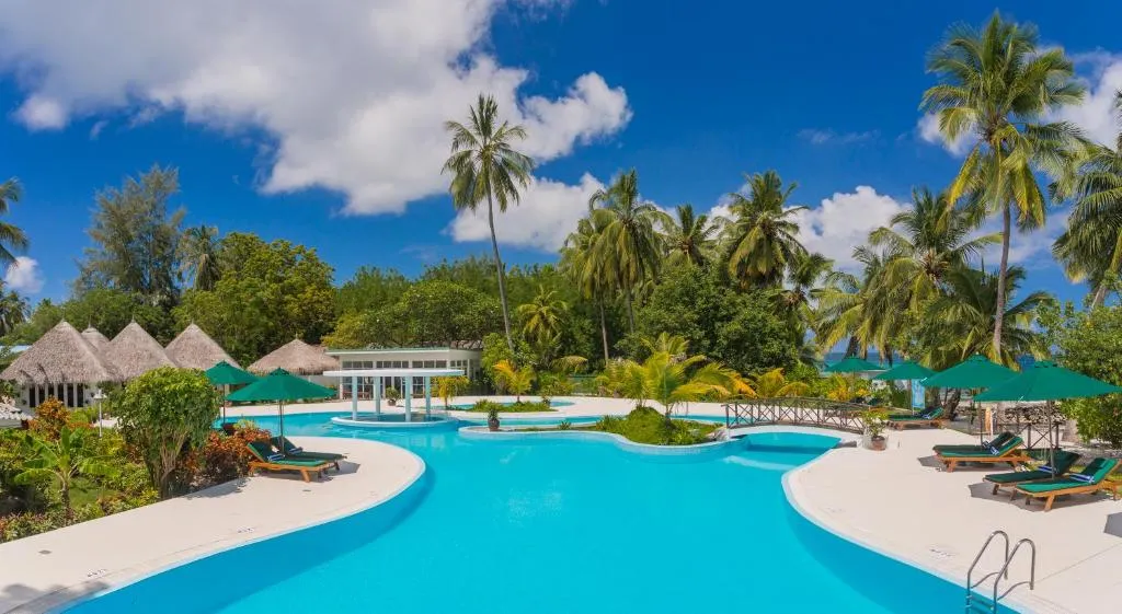 Equator Village Resort, Hotel in Gan