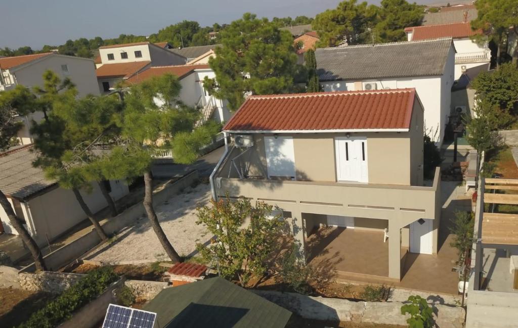 Apartman Jurišić, Vir