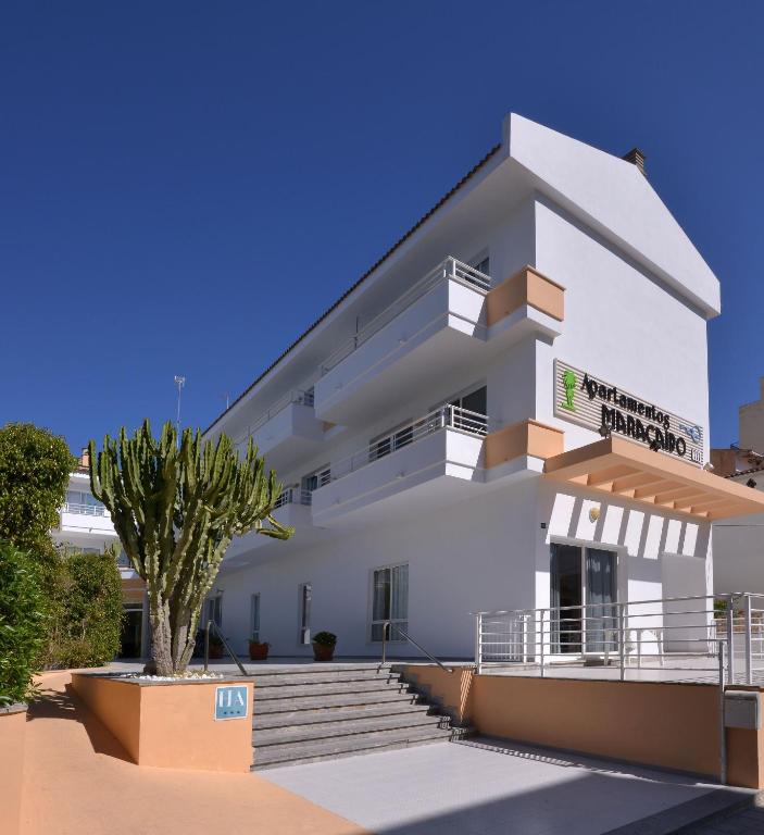 Maracaibo Aparthotel — Hotel building in Can Picafort, Balearic Islands