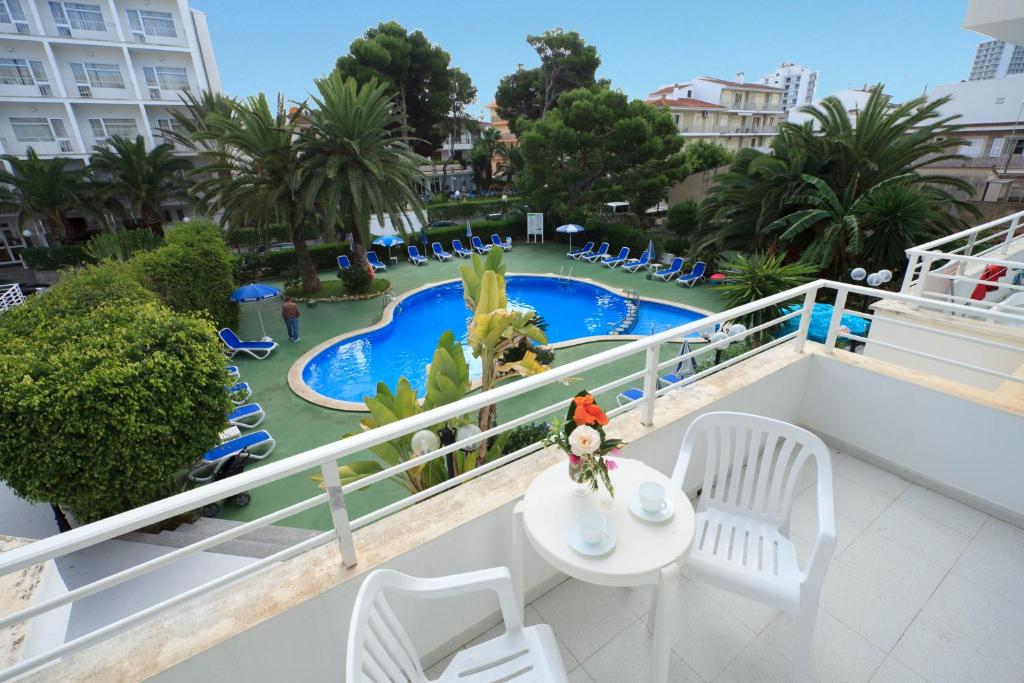 Maracaibo Aparthotel — Swimming pool in Can Picafort, Balearic Islands