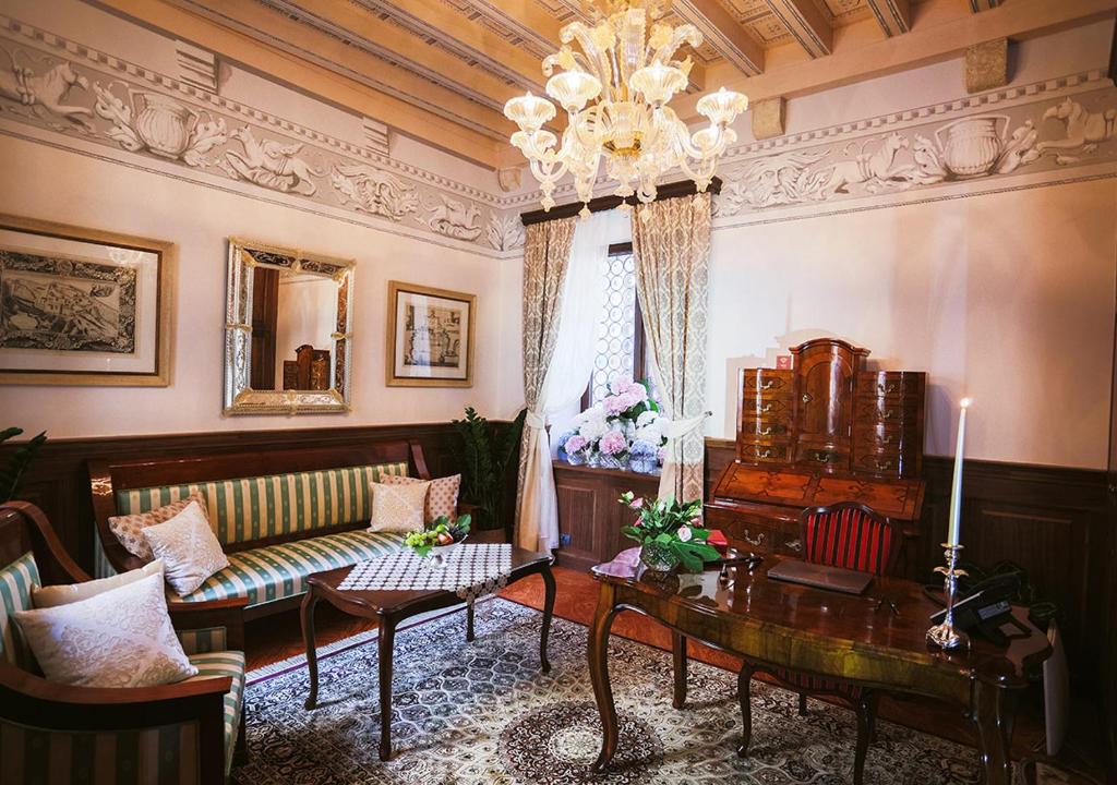 Heritage Hotel Cardo — Hotel in Split
