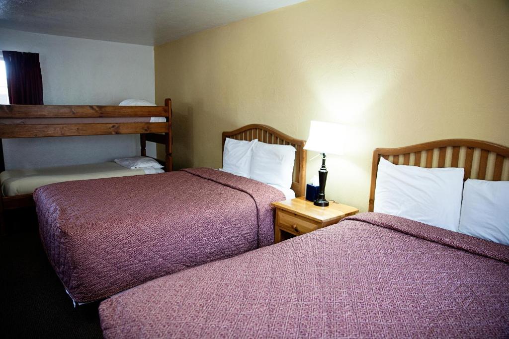 Rodeway Inn & Suites Bend Photo 30