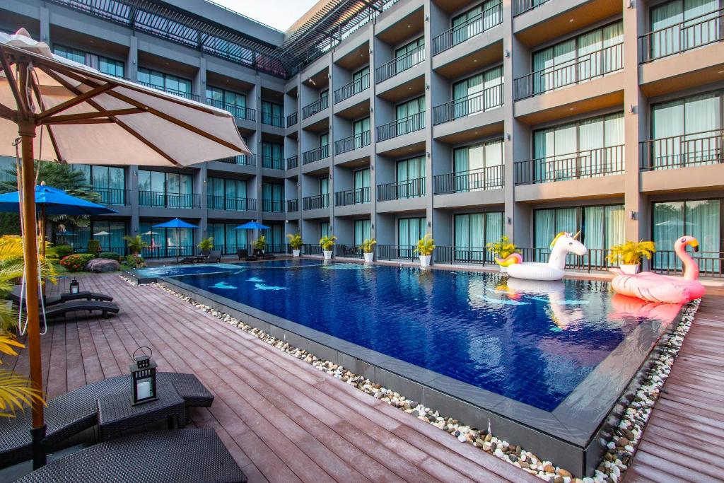 Spf спрей детский 50+. Крем от загара для детей. Sun marina kids крем солнцезащитный для детей spf70 50млд. Отель sun resort бердянск. Солнцезащитный крем для детей 50 spf спрей.