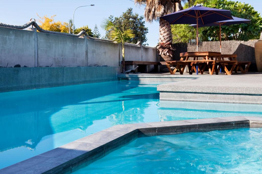 Swimming pool