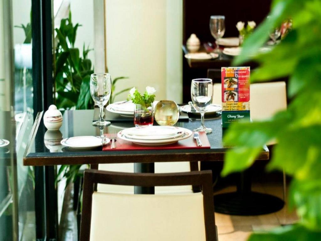 Restaurant, The Seasons Bangkok Huamark Hotel in Bangkok