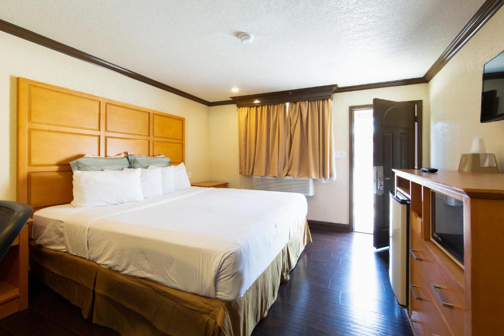 Travelodge by Wyndham Merced Yosemite photo