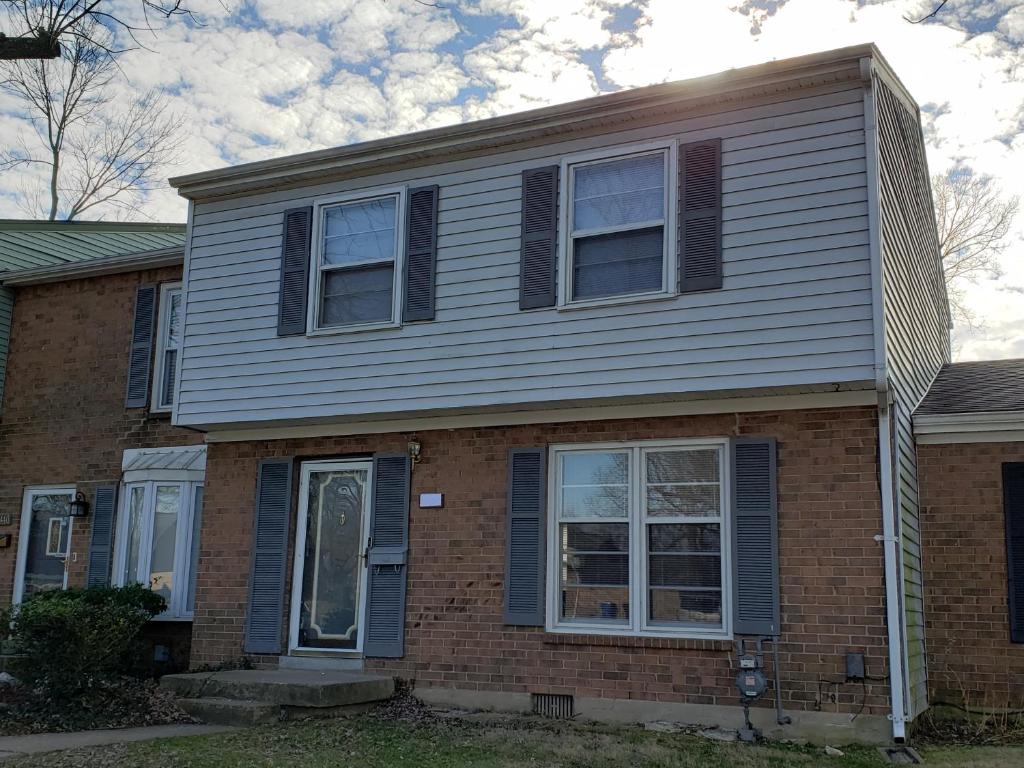 Cozy and Spacious-4 Bedrooms Townhouse photo