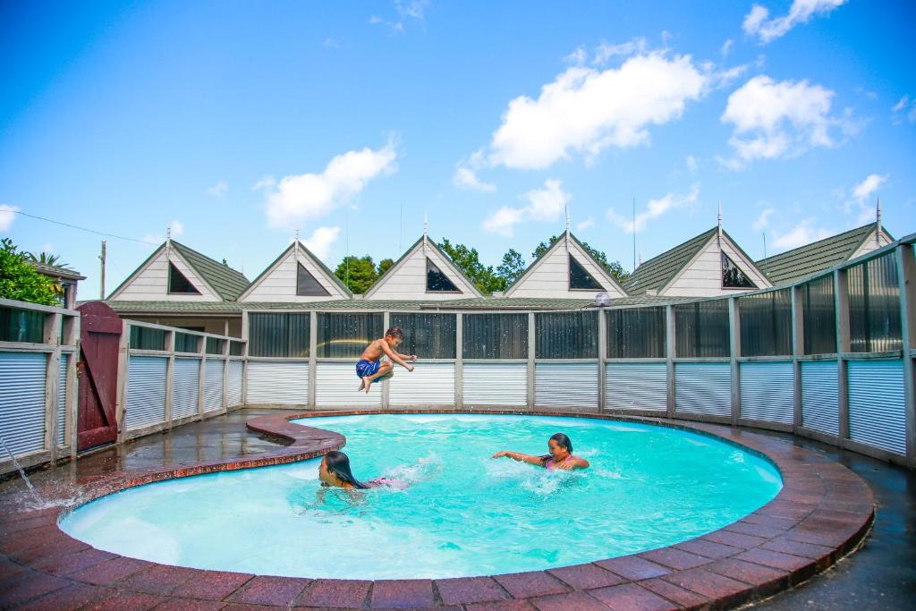 Bulls Motel & Holiday Park photo