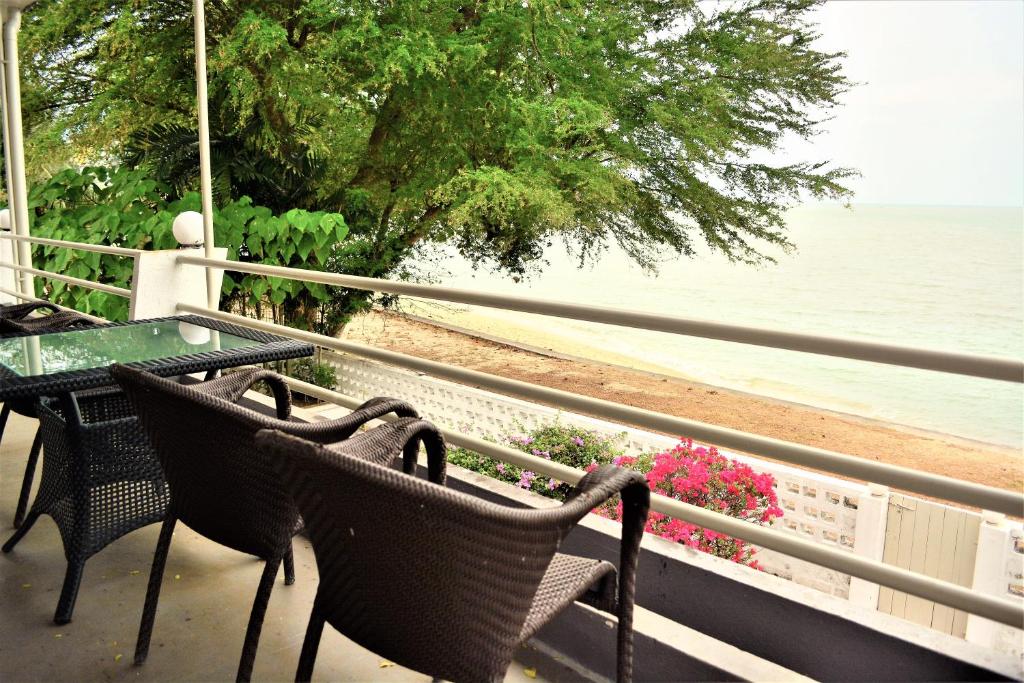G&T's Beach Front Villa photo