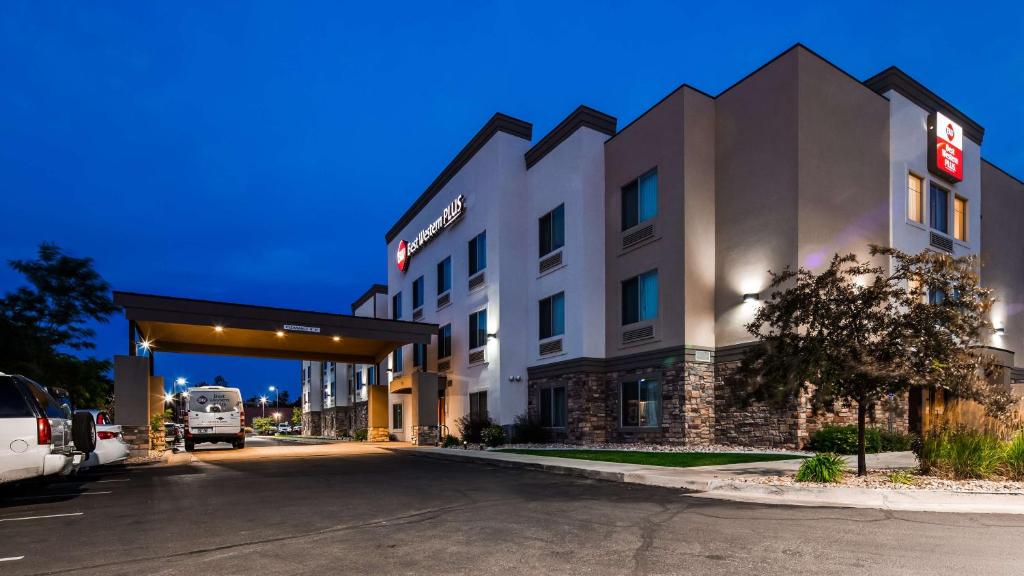 Best Western Plus Airport Inn & Suites Photo 6