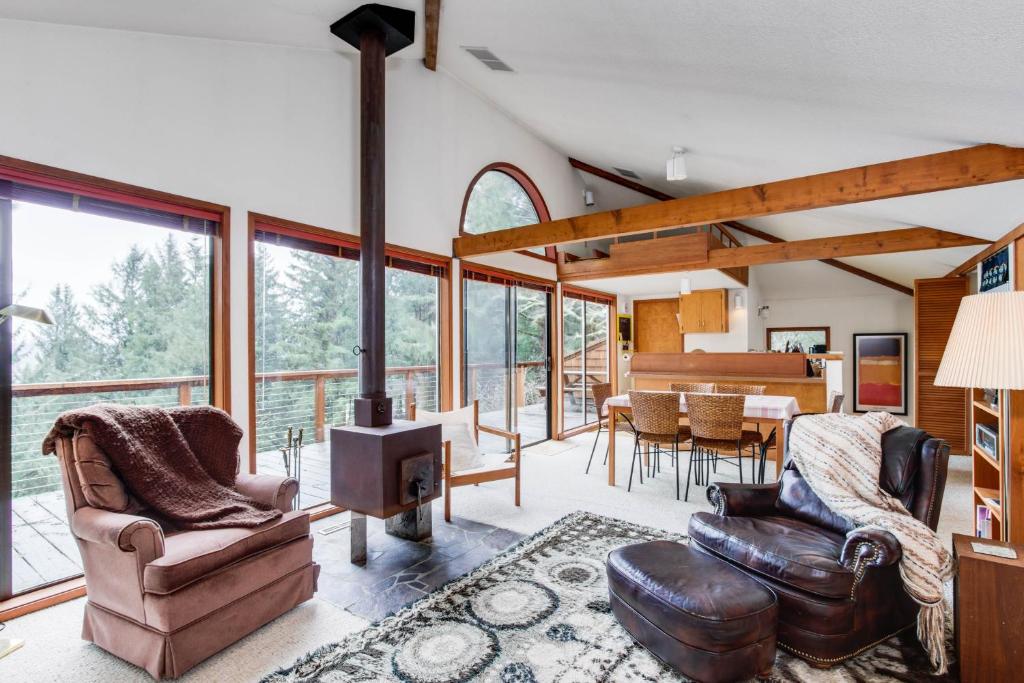 The Eagle's Nest, Otis