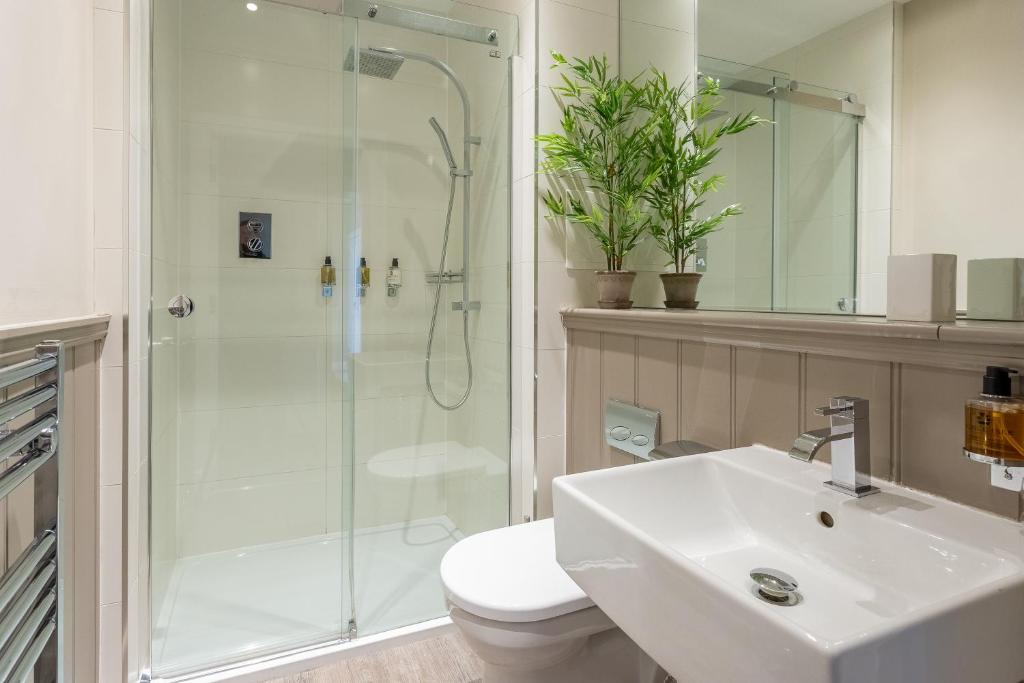 No.1 Apartments - George IV Bridge photo