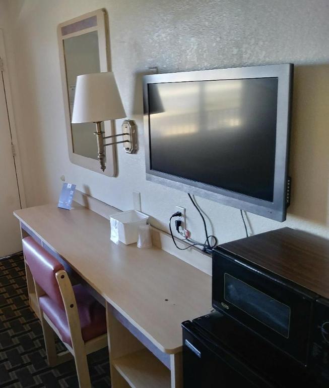 Americas Best Value Inn- Amarillo Airport/Grand Street Photo 18