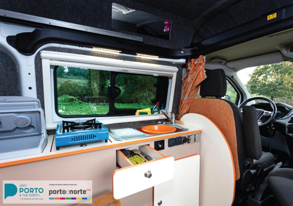 Kitchen, The Getaway Van in Porto