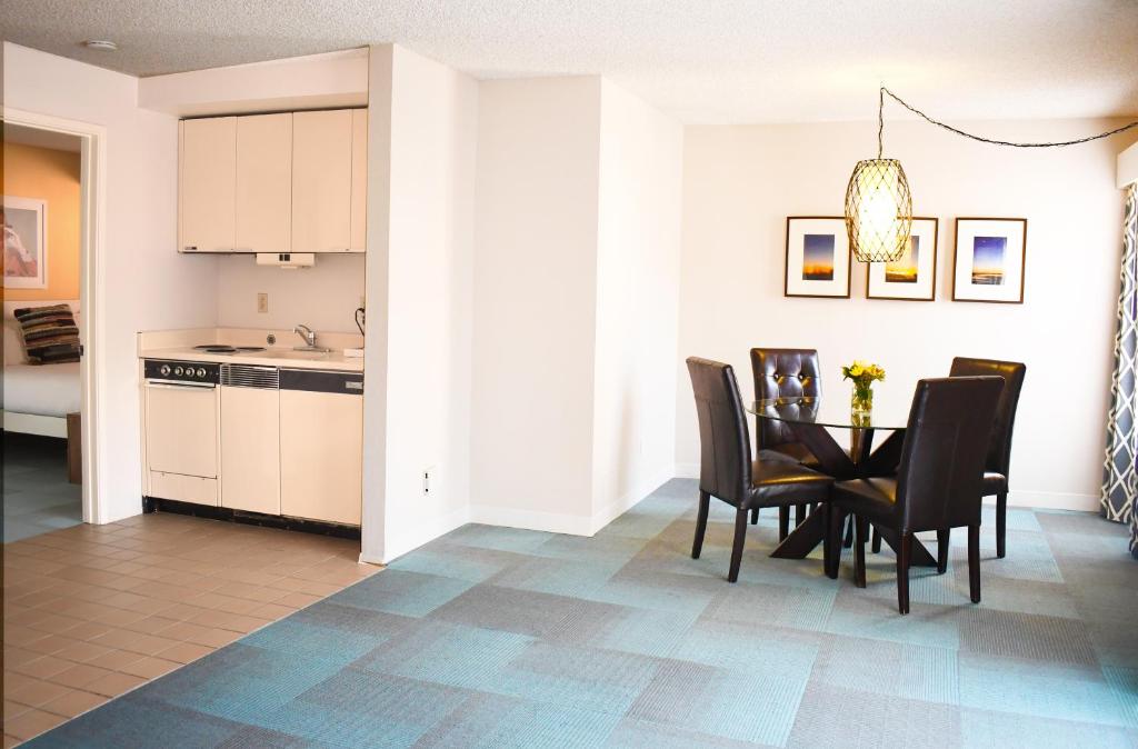 La Jolla Cove Suites Photo 11