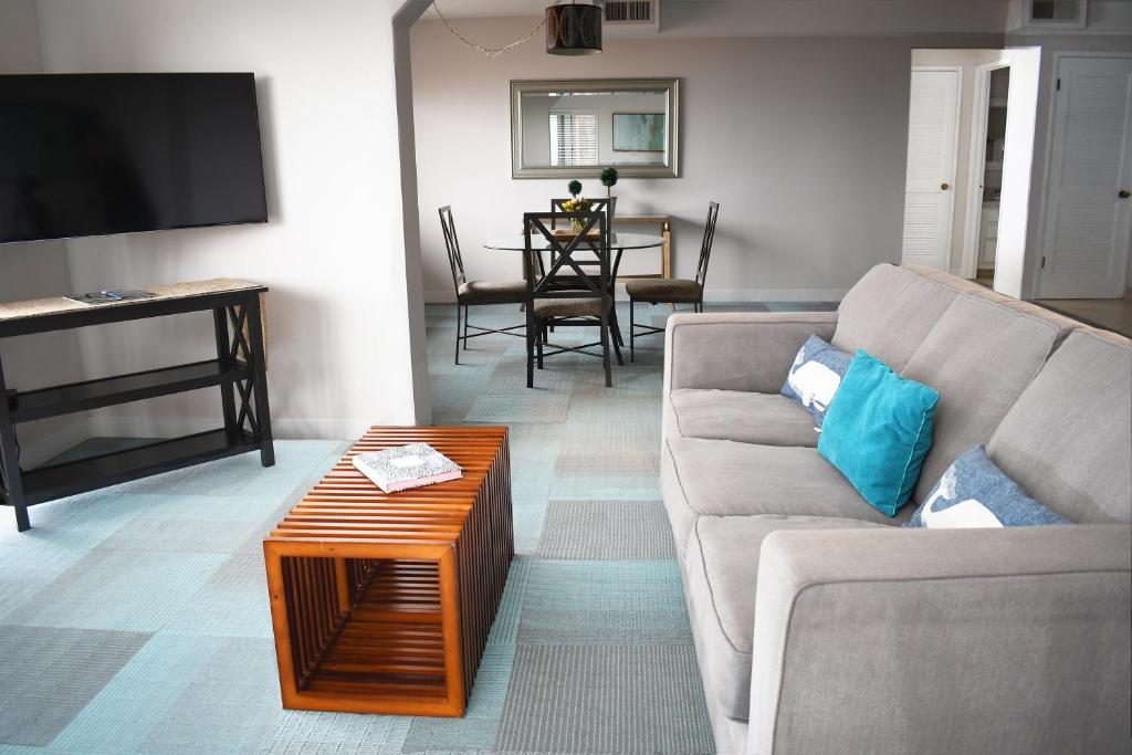 La Jolla Cove Suites Photo 13