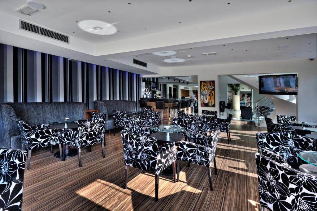 Livadhiotis City Hotel Photo 9