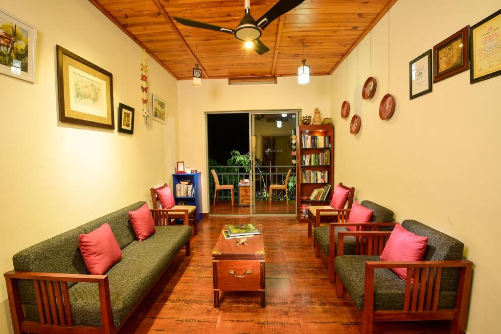 Mistletoe Homestay & Cafe photo