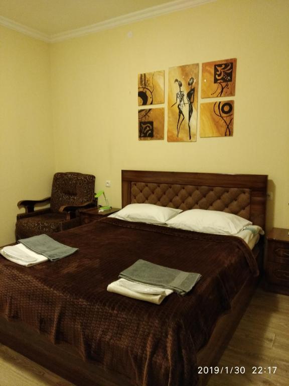 Tágas szoba kétszemélyes ággyal