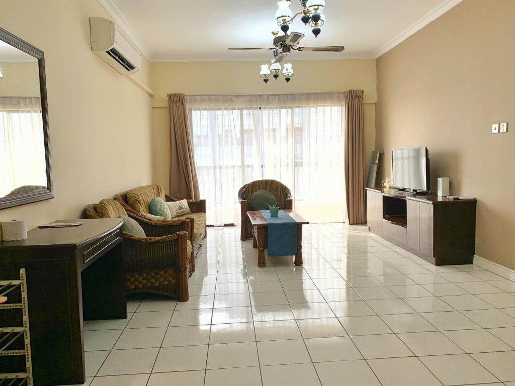 Marina Court City Center 3bedrooms 1200sf Parking photo