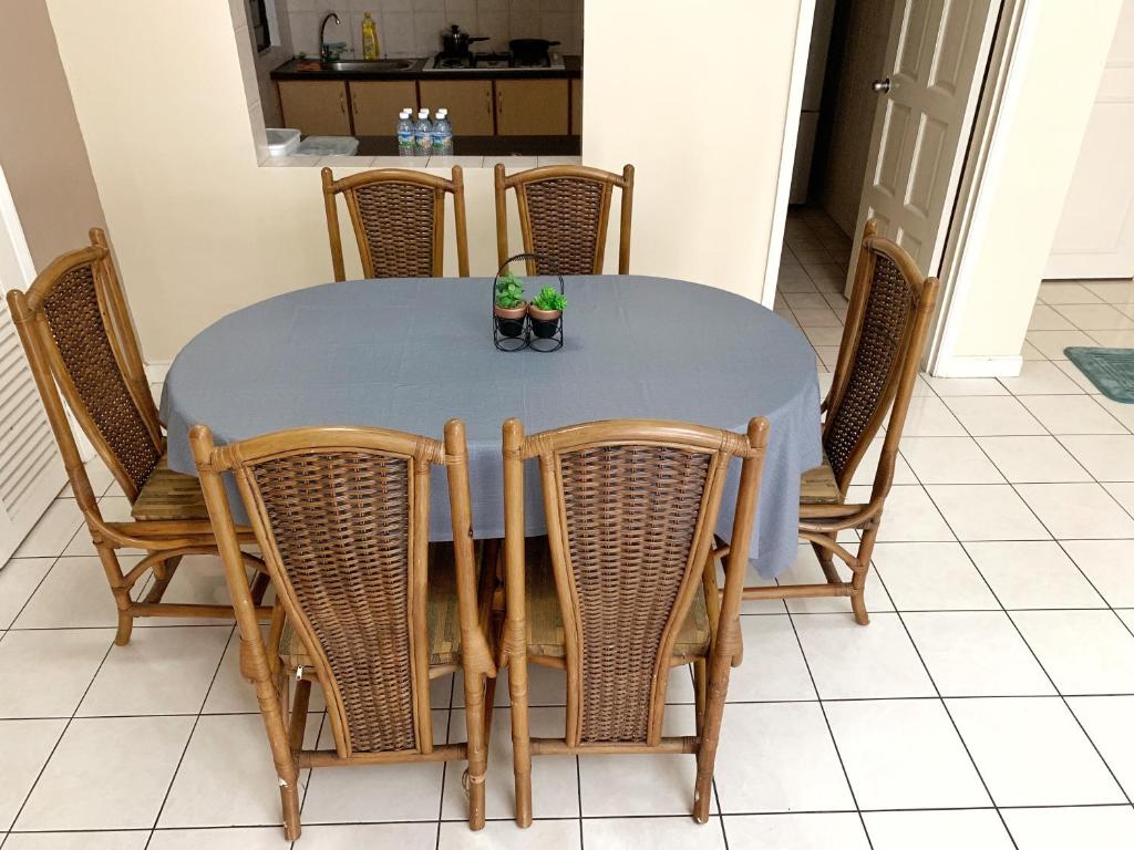 Marina Court City Center 3bedrooms 1200sf Parking photo