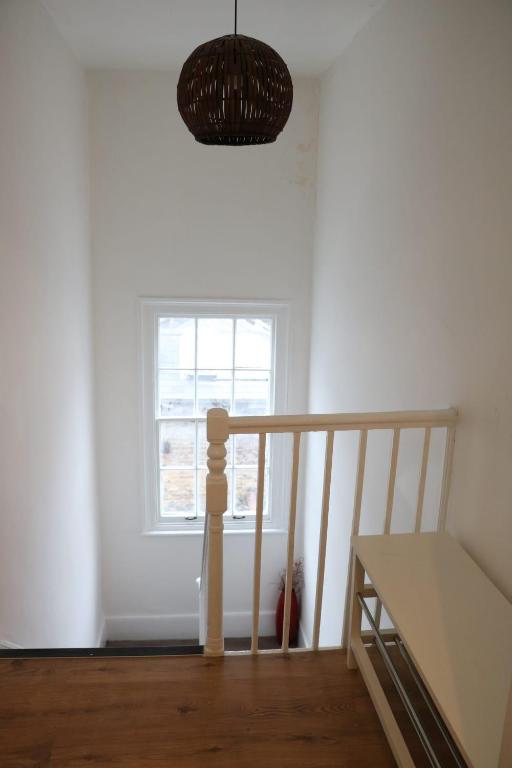 Victoria style flat near Victoria station photo
