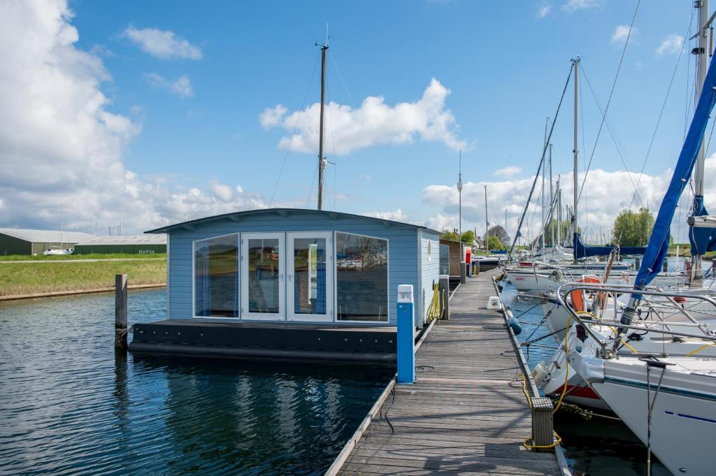Waterlodge — Hotel in Wilhelminadorp