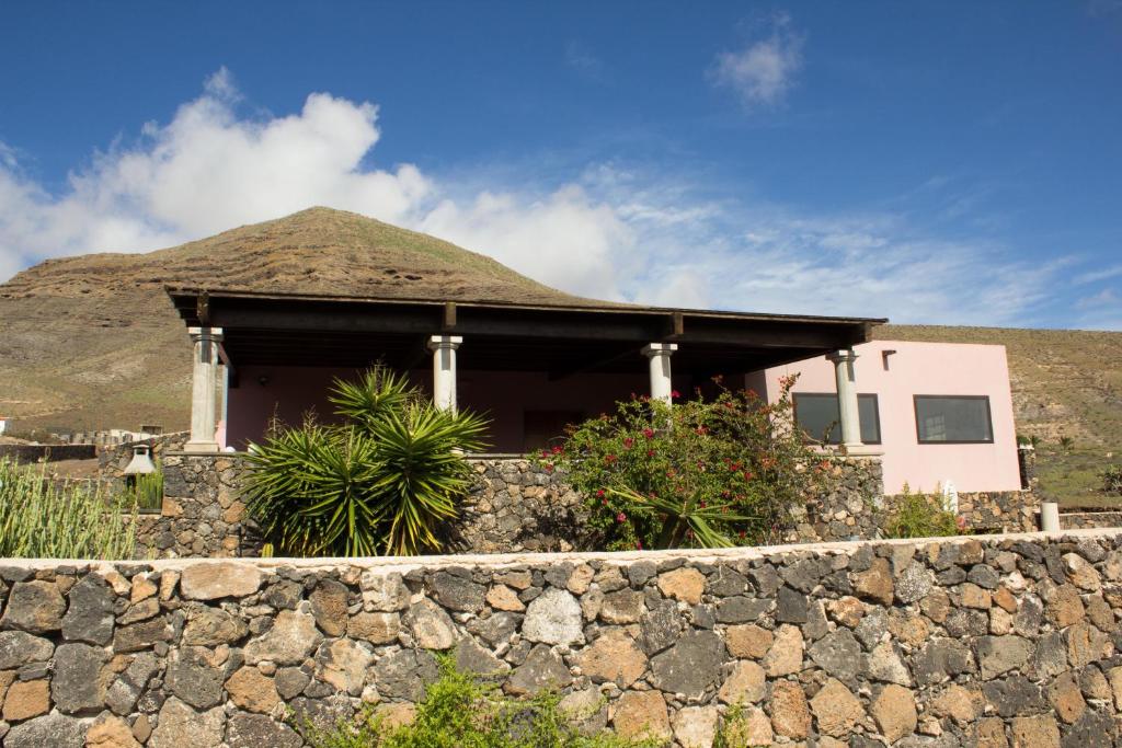 Quiet Rural House Ten Minutes From The Beach photo