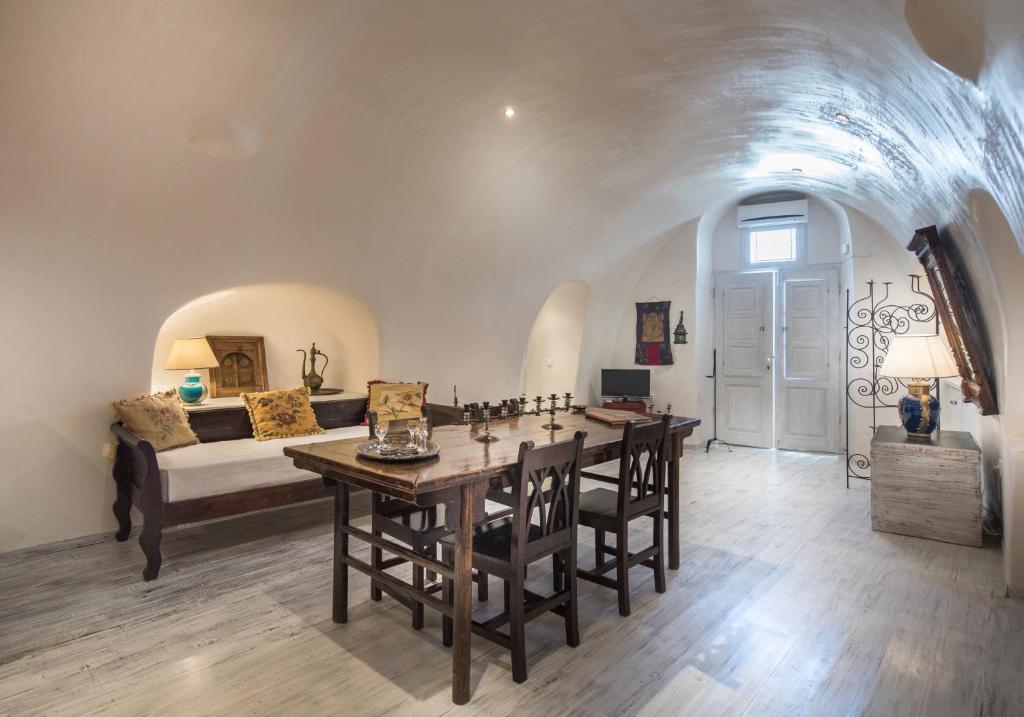 헬리오포스 부티크 케이브 (Heliophos Boutique Caves)