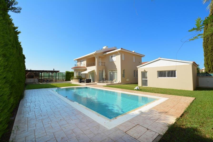 Villa Daryah Sirina Bay — Hotel in Protaras