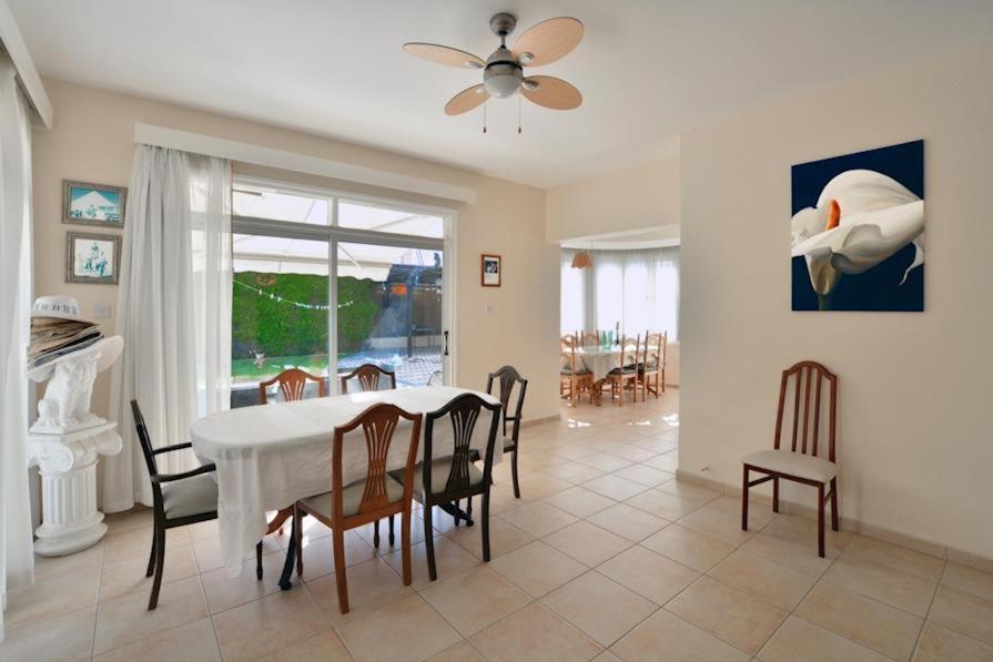 Villa Daryah Sirina Bay