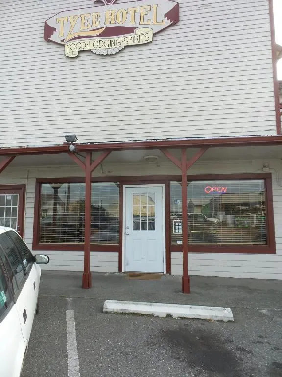 Tyee Restaurant and Motel，位于库珀维尔的酒店