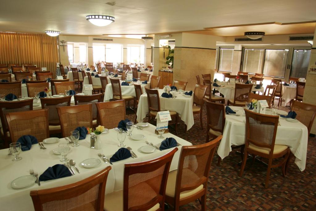 Restaurant, Ron Beach Hotel in Tiberias
