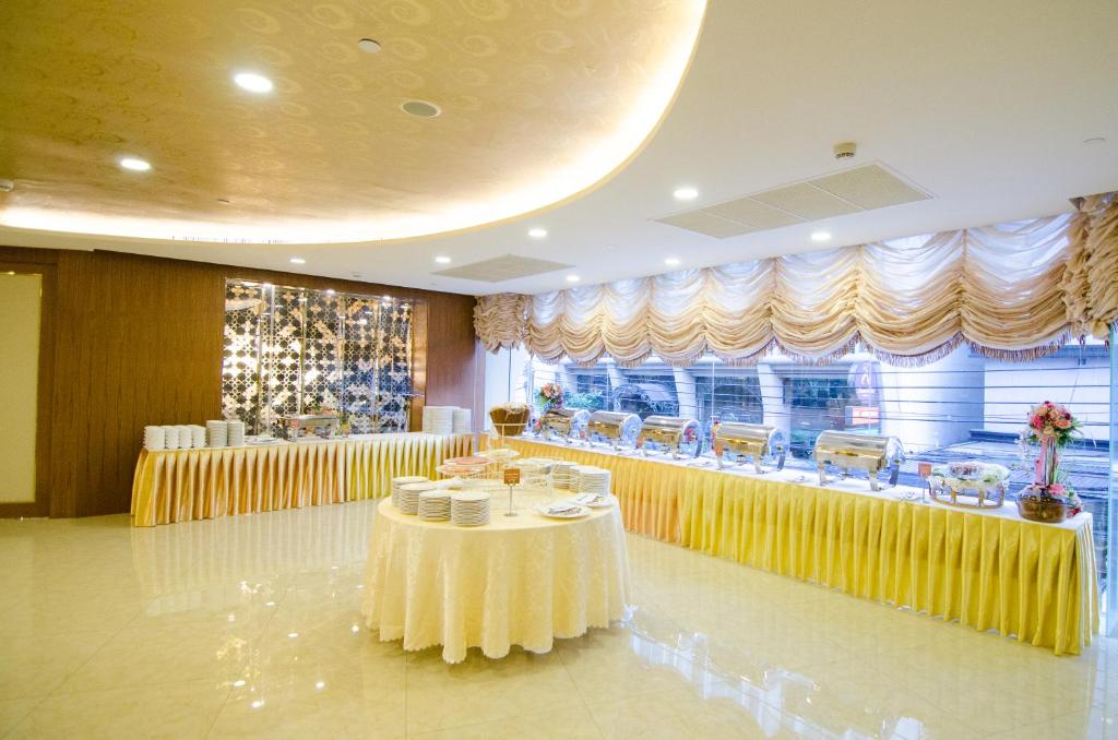 Banquet hall