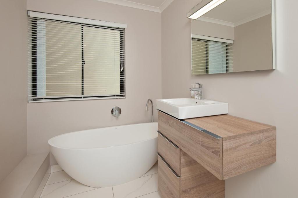 The Sun,Whales and Waves seafront apartment photo