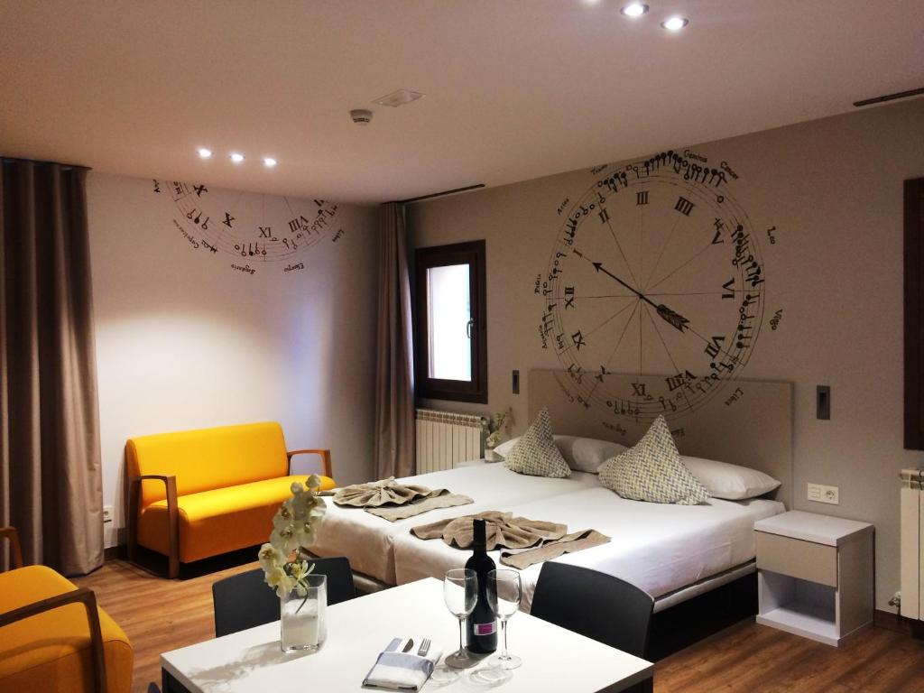 Apartamentos Turisticos Pueri Cantores — Hotel in Burgos