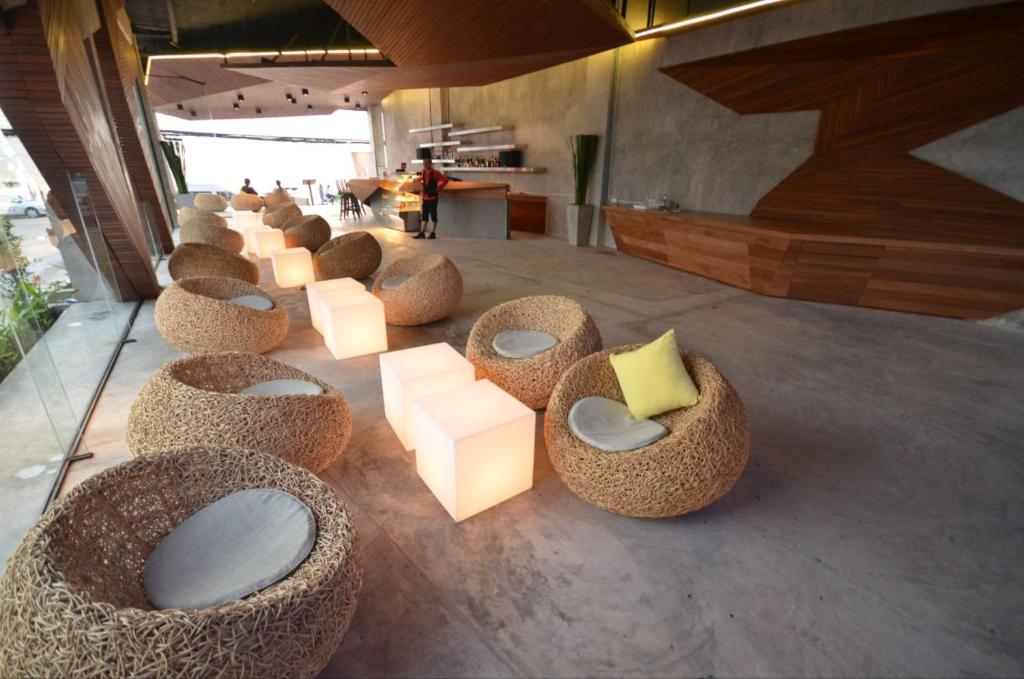 โรงแรมเดอะ นาว (The Now Hotel)