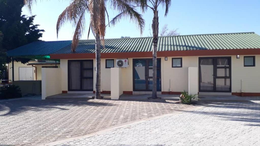 RY Courtyard — Hotel in Oshakati
